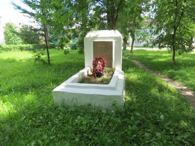 Могила красноармейцев М.М.Катышева и И.Федорова, погибших в бою с бандитами