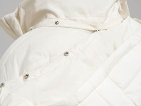 Стеганая куртка с искусственным утеплителем