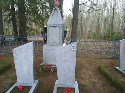 Братская могила воинов Советской Армии, погибших в 1941-1943 гг.