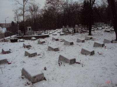 Братская могила воинов Советской Армии, погибших в период Отечественной войны 1941-45 г.г. (50 солдат)