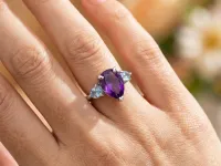 Кольцо из серебра с аметистом и топазами э0607кц09250364