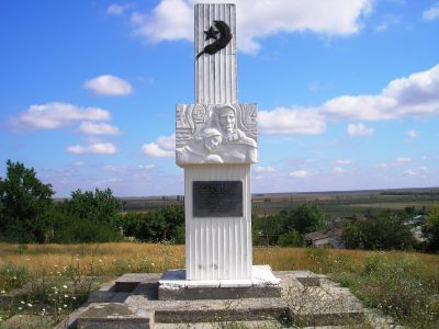 Братская могила мирных жителей - жертв фашистского террора