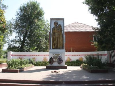 Памятник воинам-землякам, погибшим в Великой Отечественной войне 1941-1945 гг.