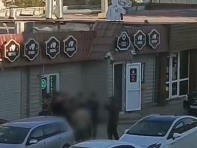 Четырех мужчин задержали в Якутске за потасовку у ночного клуба