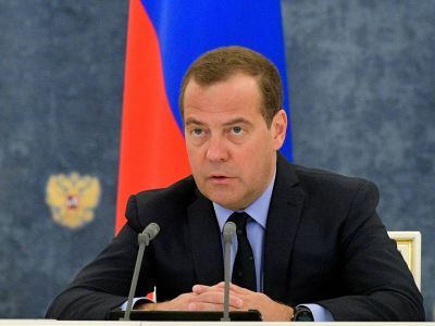 Медведев поручил принять дисциплинарные меры за затяжку с документами по нацпроектам