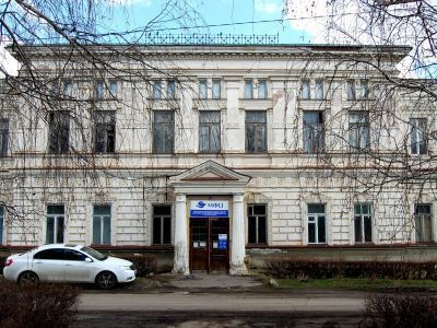 Здание бывшего уездного земства, где 12/25/декабря 1917 года исполком Совета рабочих и солдатских депутатов принял решение о переходе власти в Сенгилее и уезде в руки Советов