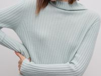 Трикотажный женский джемпер с длинным рукавом