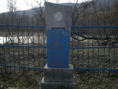 Братская могила мирных жителей, расстрелянных фашистскими оккупантами