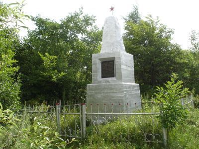 Братская могила бойцов коммунистического отряда,  павших в боях при защите подступов к г. Хабаровску в 1921 г.