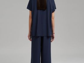 Свободная блузка с v-вырезом