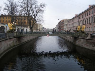 Мост Банковский с грифонами