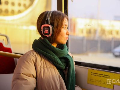 В Якутске запустили автобусы с аудиогидами по легендам долины Туймаады и историям водителей