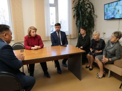 Зампред правительства Ольга Балабкина продолжает работу в Мирнинском районе