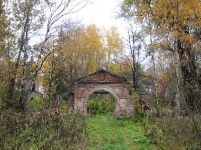 Ворота в ограде