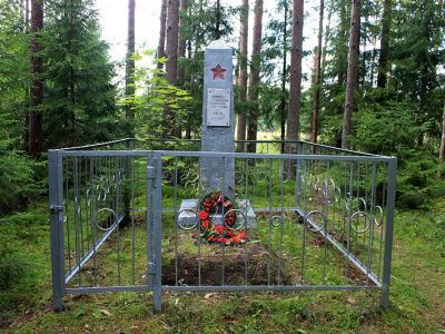 Братское захоронение советских воинов, погибших в 1919 г.