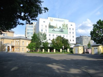 Дом Остермана, с боковыми флигелями и оградой