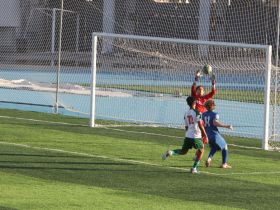 Футболист из Якутии забил гол с 40 метров в матче с «Локомотивом»