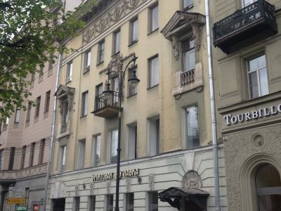 Дом И.В. Кошанского (А.М. Сомова). Здесь с 1927 г. по 1940 г. жил и работал выдающийся ленинградский зодчий Ной Абрамович Троцкий