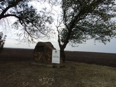 Памятник первым комсомольцам станицы Полякову Н. и Мартыненко П., погибшим в 1920 году от белоказаков