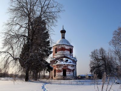 Успенская церковь с колокольней, построенная в 1825 г.