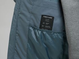 Пуховик с воротником-стойкой и капюшоном