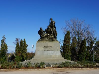 Памятник героям-комсомольцам