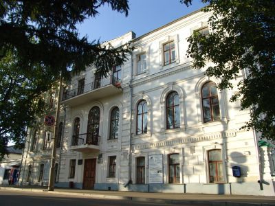 Здание городской думы, с балкона которого в 1937 г. выступал деятель международного коммунистического движения Г.Димитров