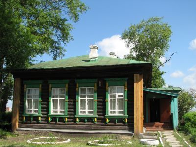 Здание Зырянской начальной школы, в которой в 1918-1922 гг. учился Н.И. Кузнецов