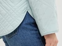 Куртка с v-образным вырезом на молнии