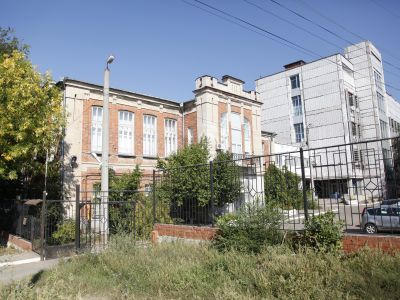 Здание училища городского начального