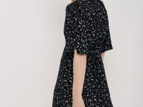 Мини-платье с принтом и рюшами, Черный