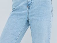 Прилегающие джинсы Mom, Голубой