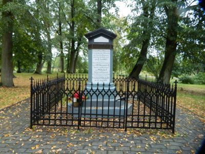 Могила генерал-майора  Н.Н.Мазовского, павшего в битве под городом Фридланд 14 июня 1807 года