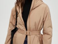 Утепленная куртка с эластичным поясом