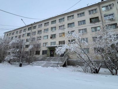 Из образцового в запущенный: жильцы дома в центре Якутска пожаловались на состояние здания