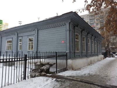 Одноэтажное деревянное здание торгового дома братьев Степановых