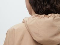 Ветровка на пуговицах с капюшоном