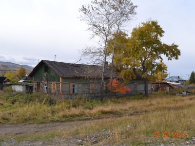 Бывшая казарма, где в 1905-1906 гг. проходили революционные собрания рабочих Мысовска и жили телеграфисты-революционеры Ермолаев, Клюшников и Савин, расстрелянные 31 января 1906 г. вместе с И.В. Бабушкиным