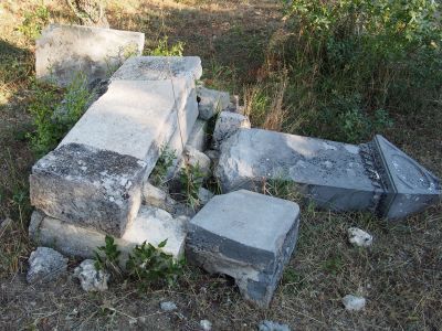 Могила лейтенанта Г.Н. Челеева и мичмана Н.Н. Ролета