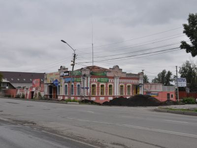 Дом жилой с воротами