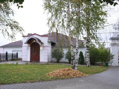 Дом - бывшая чайная трезвости, где проходили совещания по подготовке Октябрьской революции и проходило первое заседание Совета рабочих и солдатских депутатов по организации советской власти в Кинешме