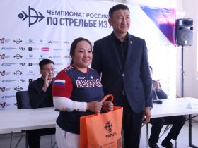 Сборной Якутии по стрельбе из лука вручили спортивную форму перед чемпионатом России