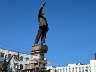 Реконструкцию памятника Ленину завершают в Якутске