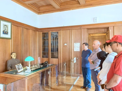 "ВСЯ РОССИЯ - 2025". Делегация иностранных журналистов побывала на даче Сталина