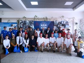 Московские школьники передали памятный костыль строителям железной дороги Якутск – Магадан