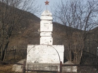 Братская могила красных партизан (с обелиском)