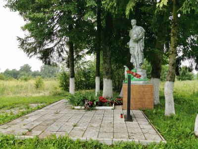 Братская могила советских воинов