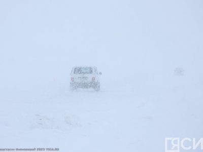 Водителей призывают воздержаться от дальних поездок по трассе «Лена» на юге Якутии