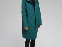 Утепленное пальто с капюшоном