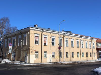 Здание госпиталя Александровского завода